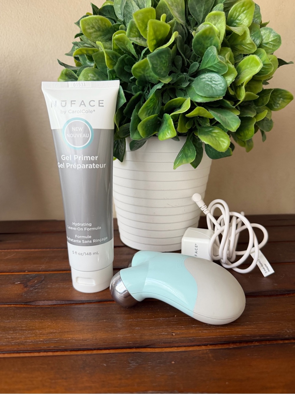 NuFACE Toning Microcurrent Device with Full Size Sealed Gel Primer